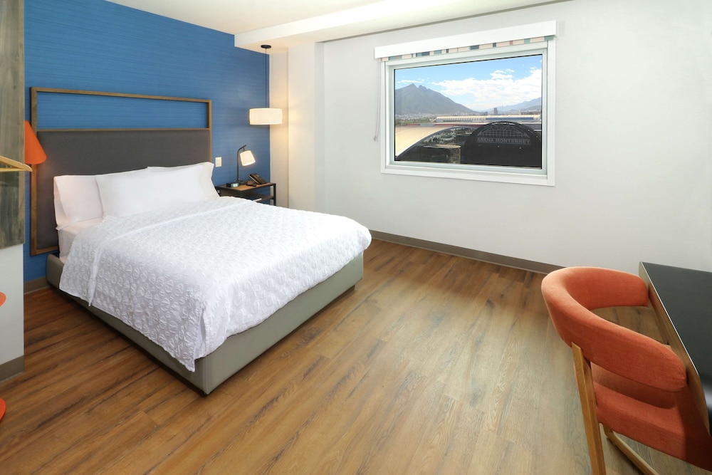 Standard Room, 1 King Bed, Accessible, Bathtub