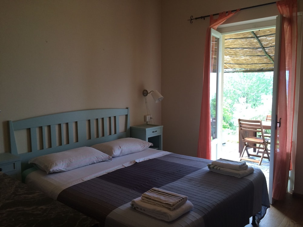House, 2 Bedrooms, Terrace, Lake View photo 3