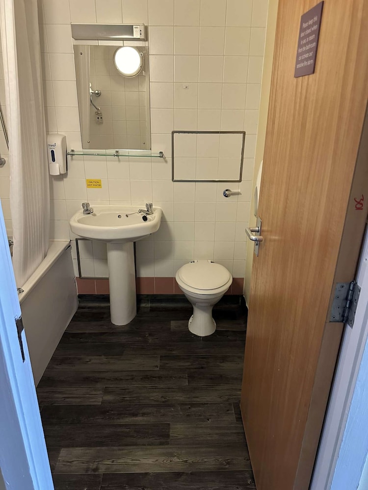 Standard Double Room - Photo 14