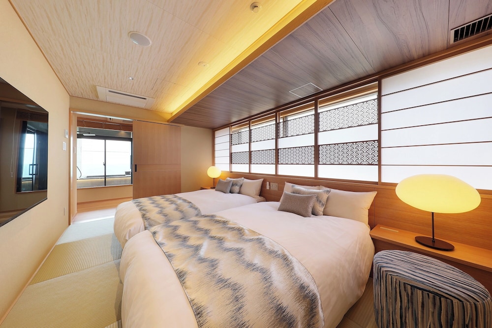 Top Floor Suite with Open-air Bath, Non Smoking photo 2