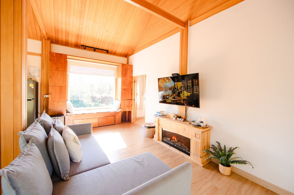 Two Bedroom Suite with Kitchen (Breakfast Included, Dinner Not Included) - Photo 10