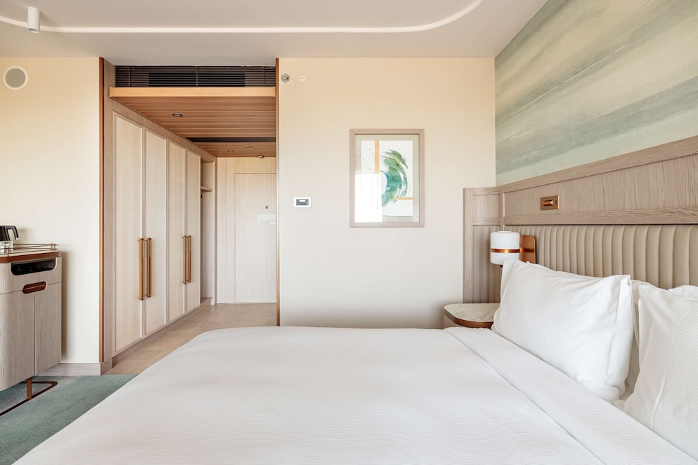 Superior Room, 1 King Bed (Side View) - Photo 1