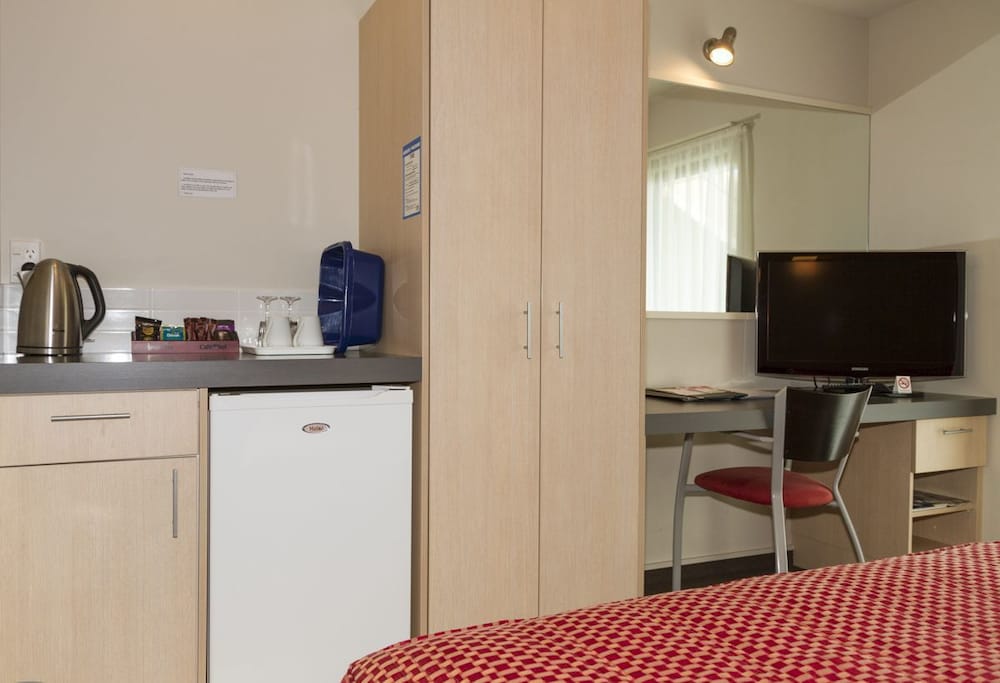 Standard Studio, 1 Queen Bed photo 2