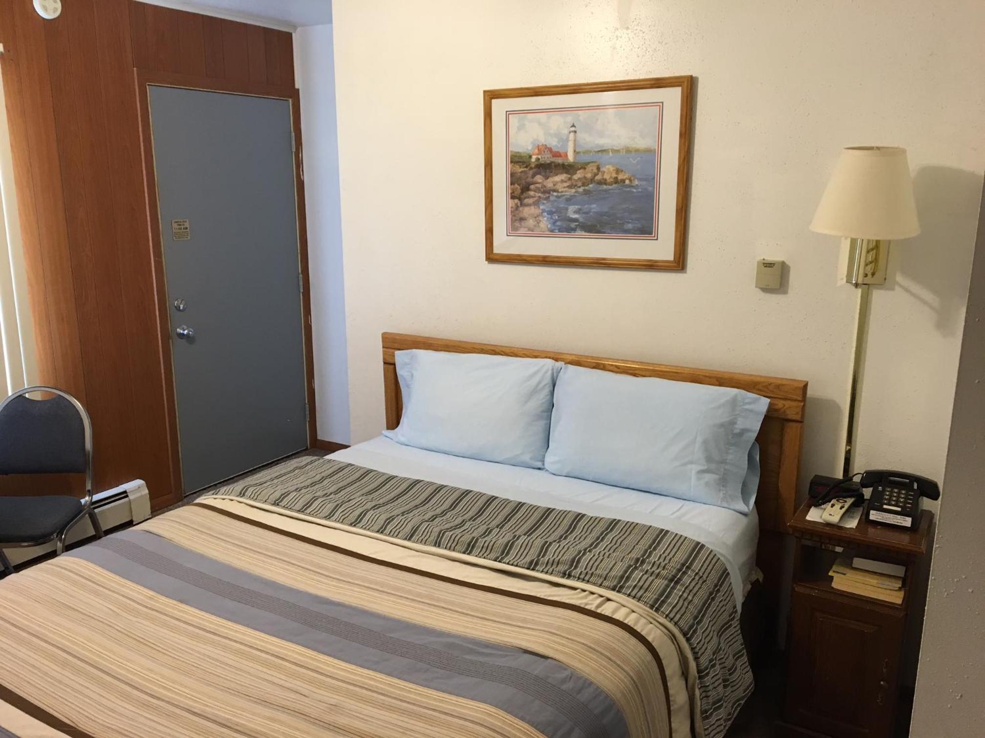 Queen Room photo 1