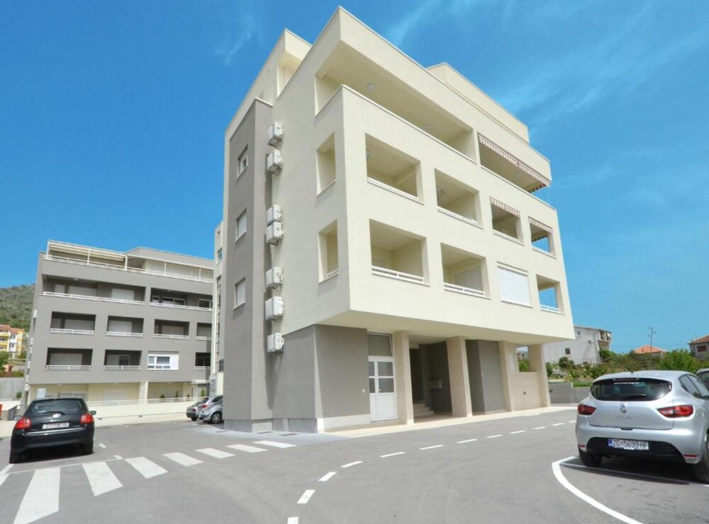 Apartment (Three Bedroom Apartment with Balcony) photo 1