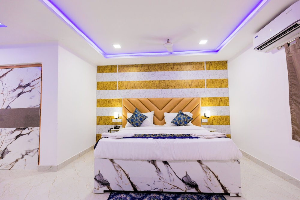 Suite - Photo 1