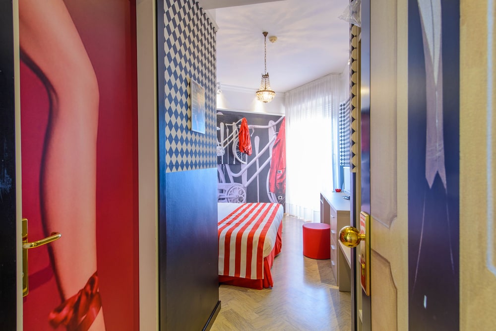 Superior Double or Twin Room, Partial Sea View