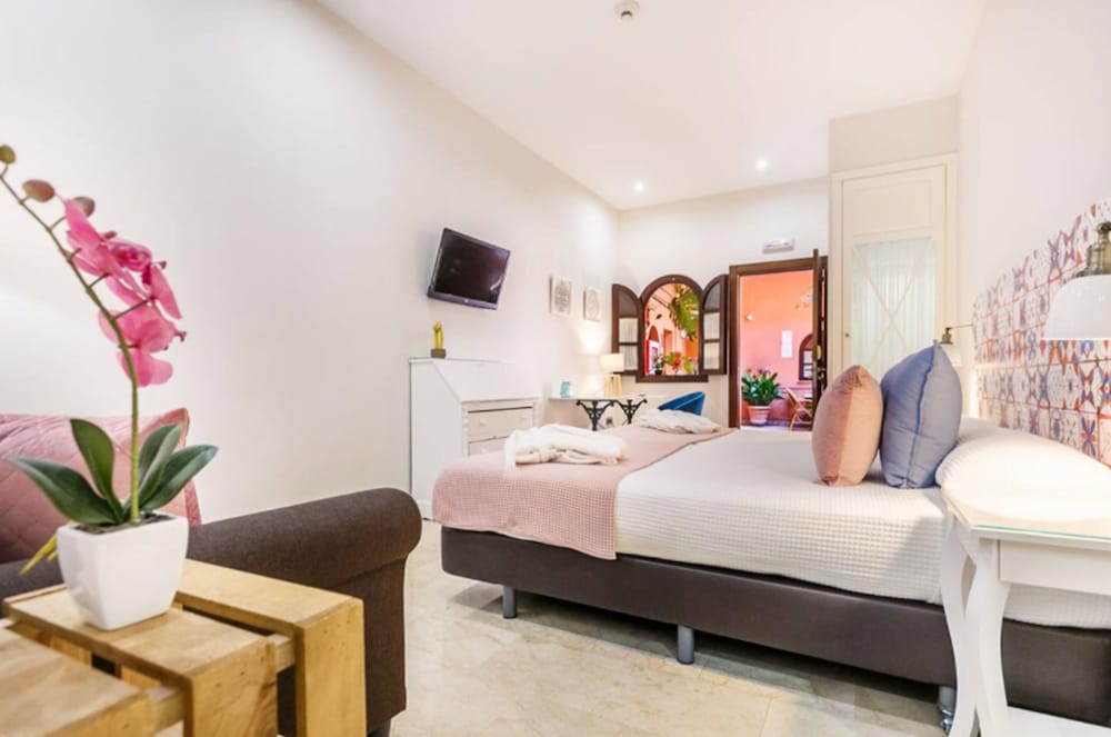 Double Room - Photo 11