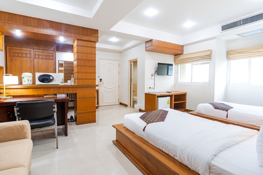 Deluxe King Room photo 2