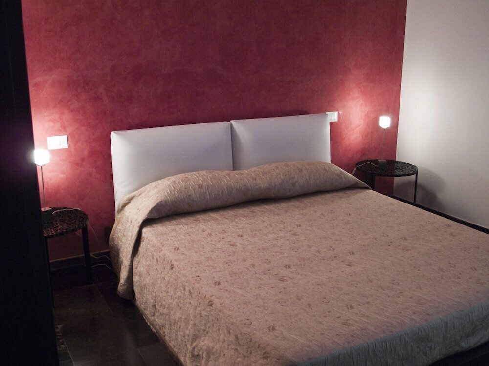 Double Room, 1 Queen Bed photo 2