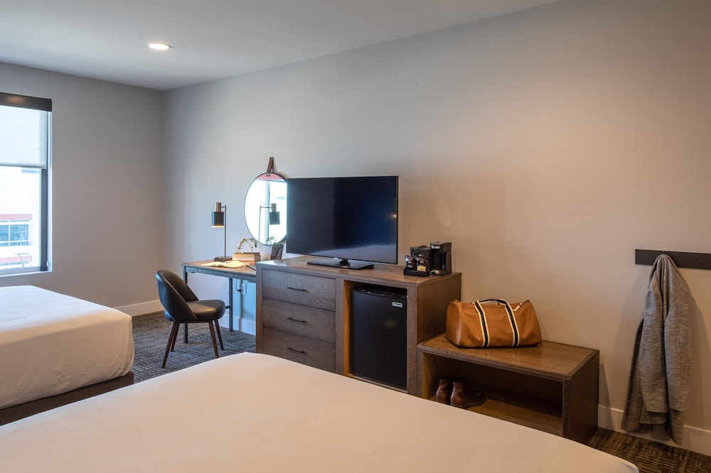 Room, 2 Queen Beds, Accessible photo 2