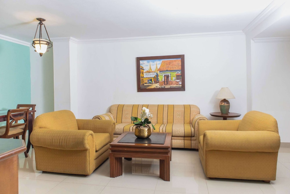 Junior Suite, Non Smoking (2 King Beds, Family Room) - Photo 3