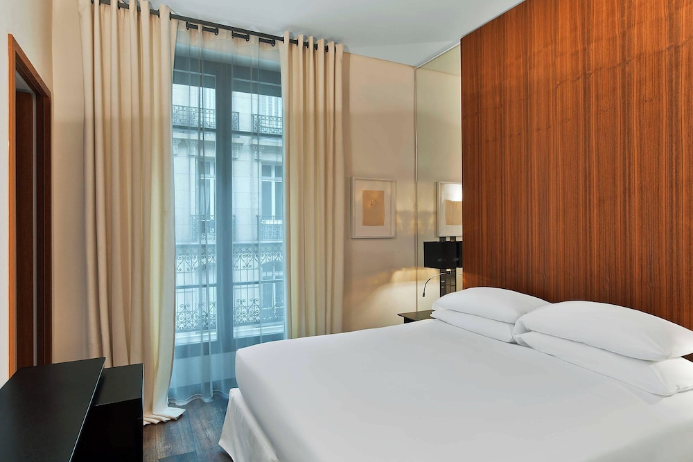 Room, 1 Queen Bed (View)