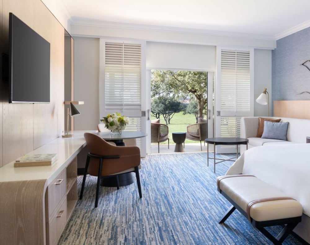 Suite, 1 King Bed, Golf View (Balcony) - Photo 6