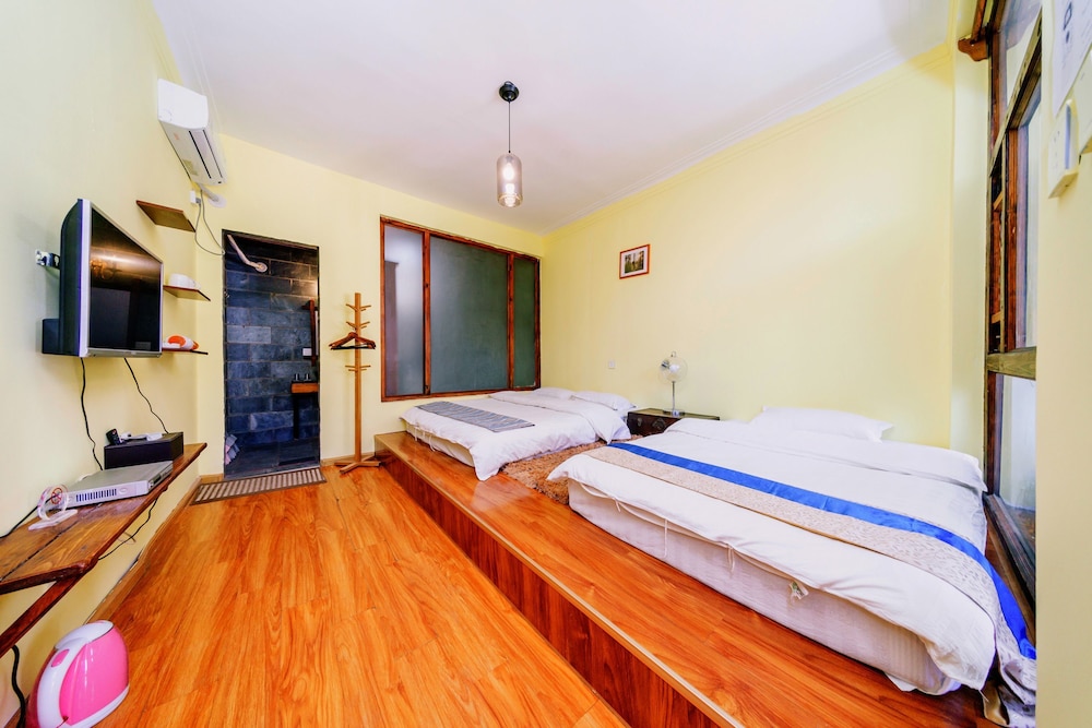 Family Triple Room, Multiple Beds, Ensuite photo 3