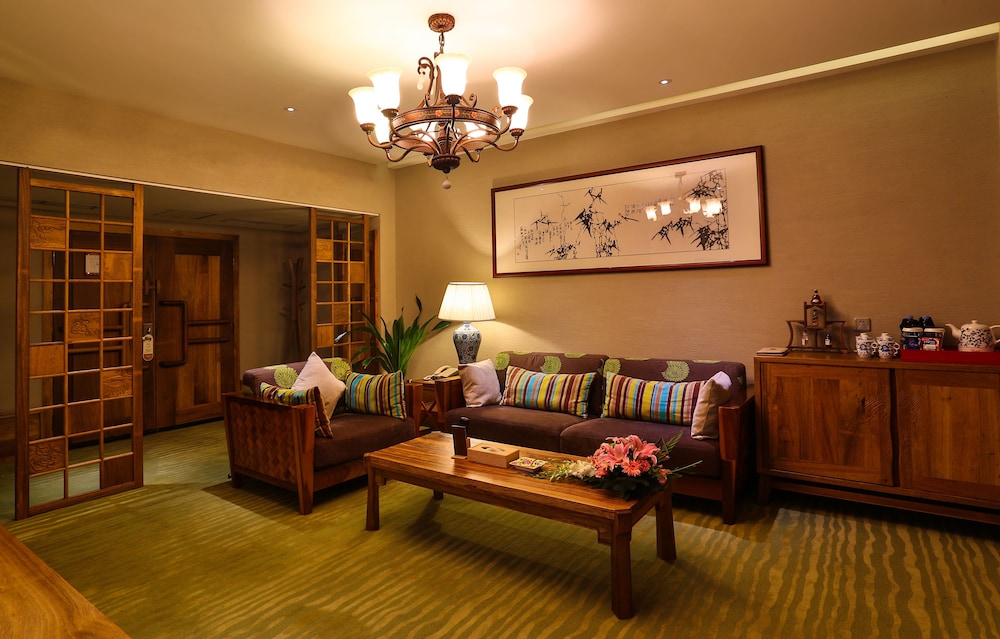 Suite, Garden View