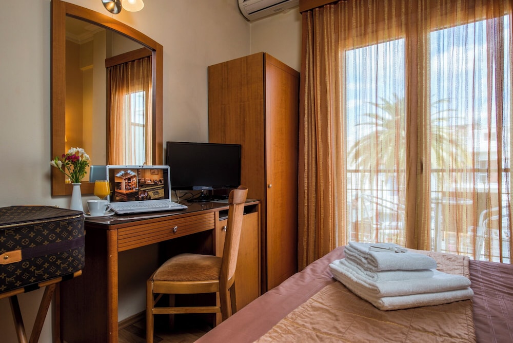Twin Room - Photo 3