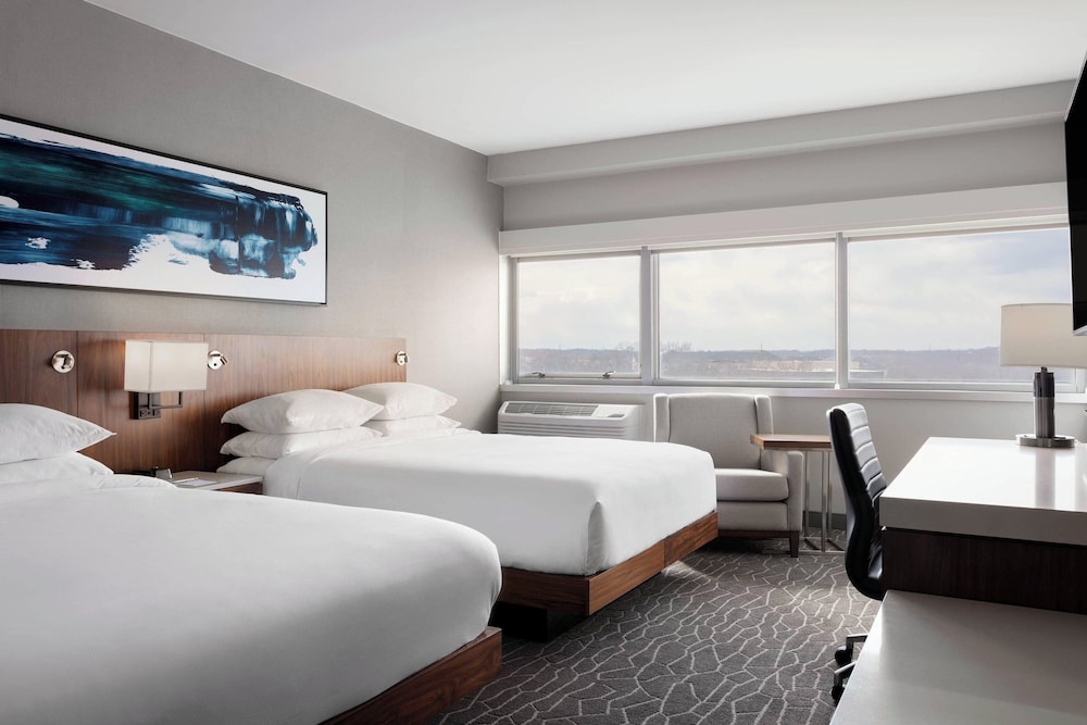 Room, 2 Queen Beds (Mobility Accessible, Roll-In Shower) photo 2