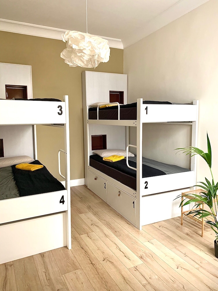 Habitación cuádruple, baño compartido (MOYA 4/con ducha y lavabo privados, compartir wc)