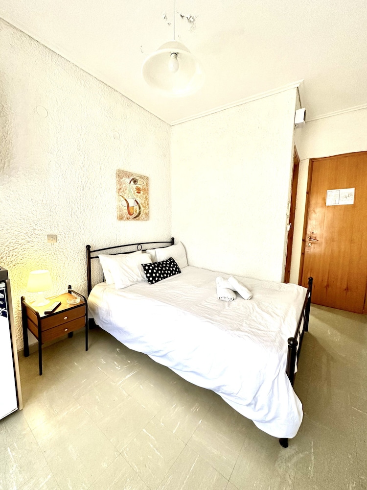 Basic Double Room - Photo 9