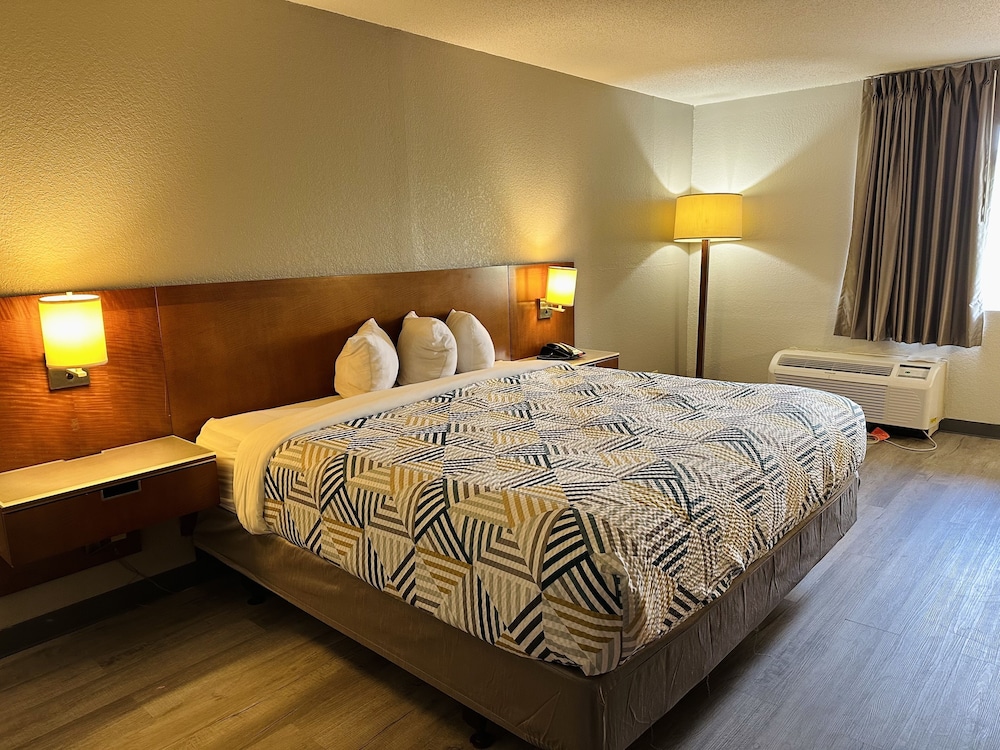 Deluxe Room, 1 King Bed, Accessible, Non Smoking