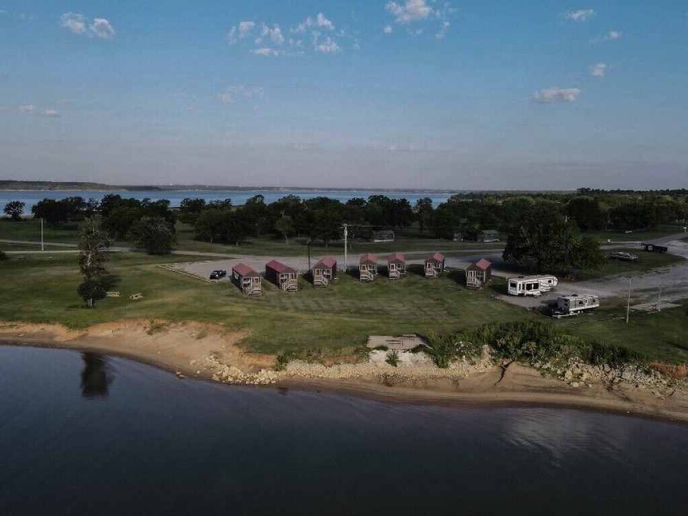 Lake View, Modern Cabin Lake Texoma, Screened Patio, Kitchenette - No Pets photo 2