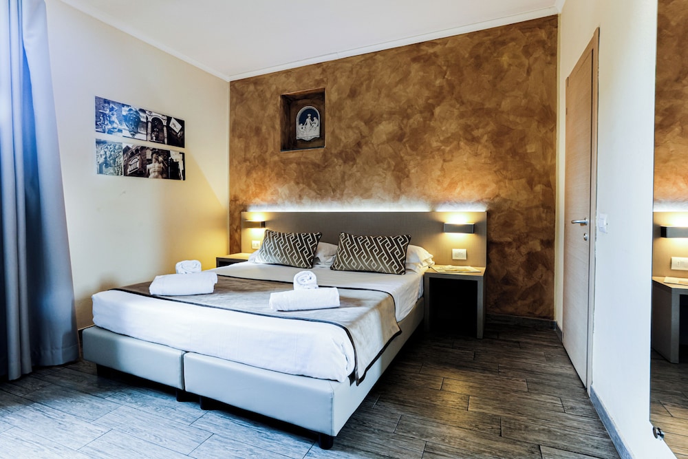 Superior Double or Twin Room - Photo 8