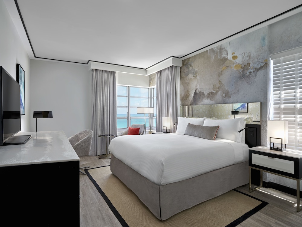 Room, 1 King Bed with Sofa bed (St. Moritz Tower) - Photo 1