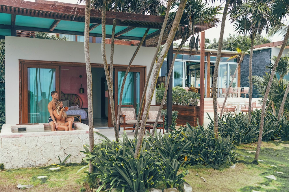 Sea Front Room With Refreshing Plunge Pool