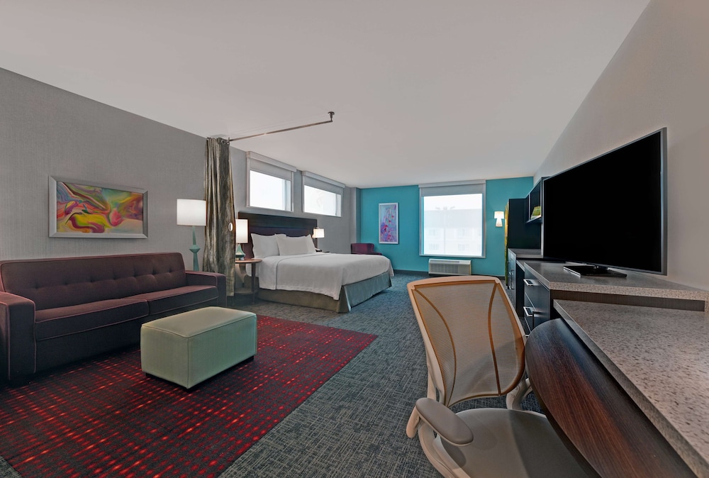 Studio, 1 King Bed, Accessible (Roll-In Shower) - Photo 2