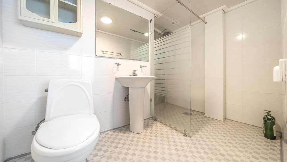 Basic Room, 1 Bedroom (401) - Photo 2