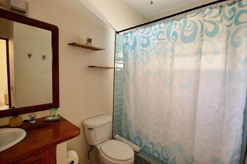 Two Bedroom Poolside Apartment photo 2