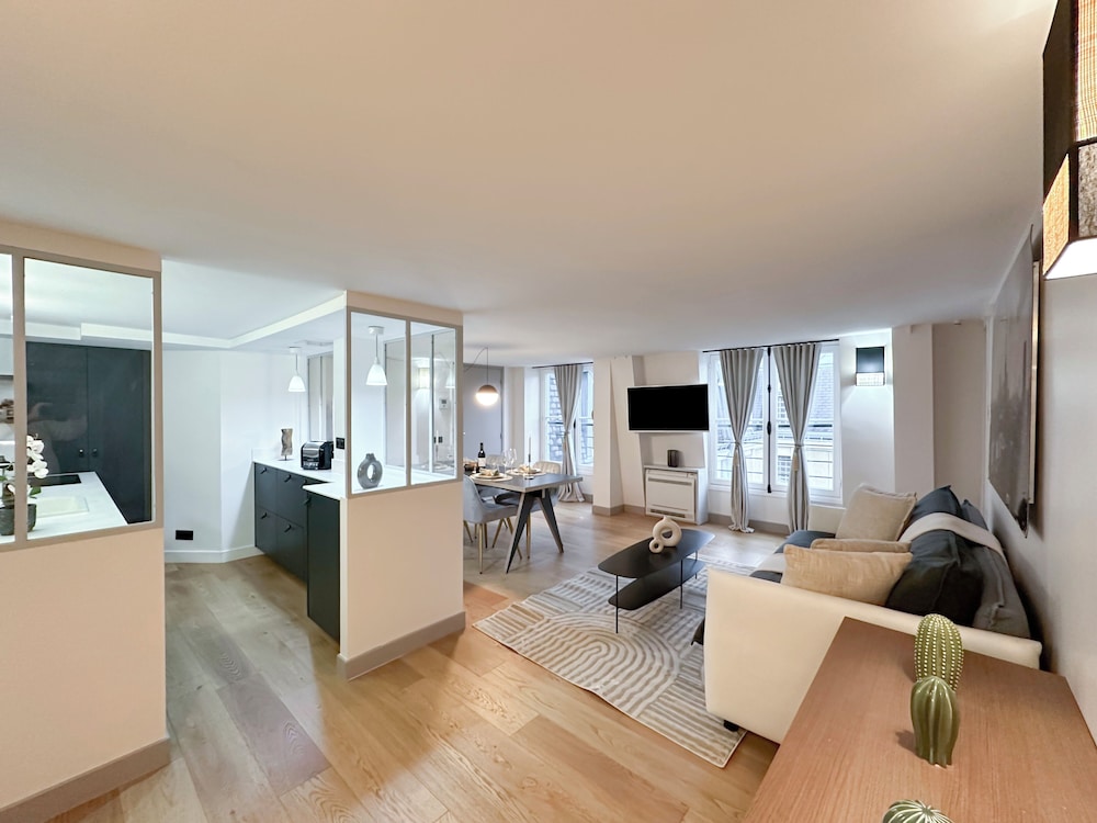 Deluxe Penthouse, 2 Bedrooms, Courtyard View
