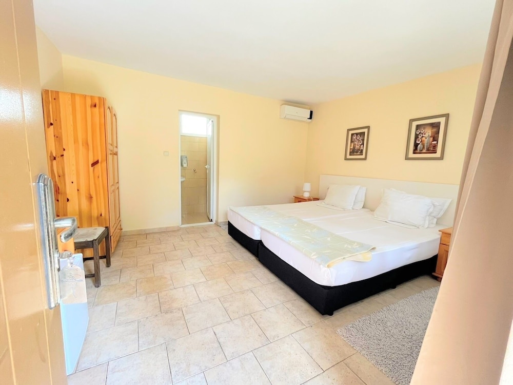 Economy Double Room, Patio - Photo 6