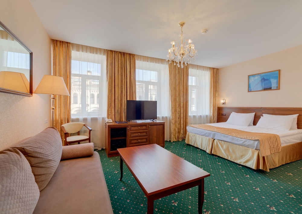 Superior Double Room (with Mayakovskogo view) photo 2