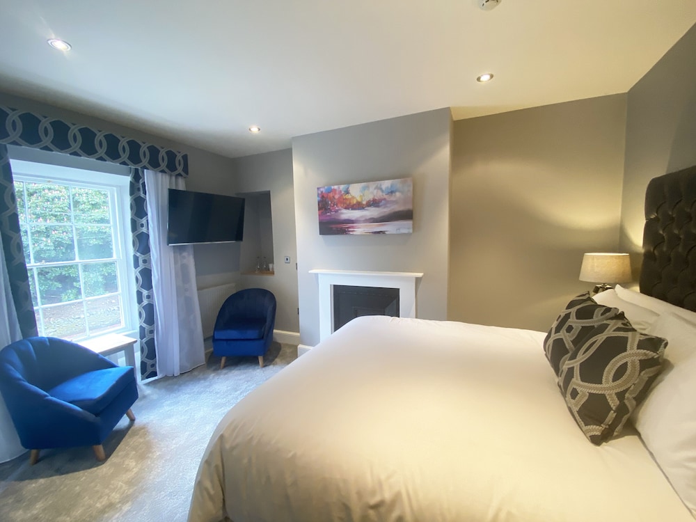 Superior King Room, 1 King Bed, Jetted Tub and Shower