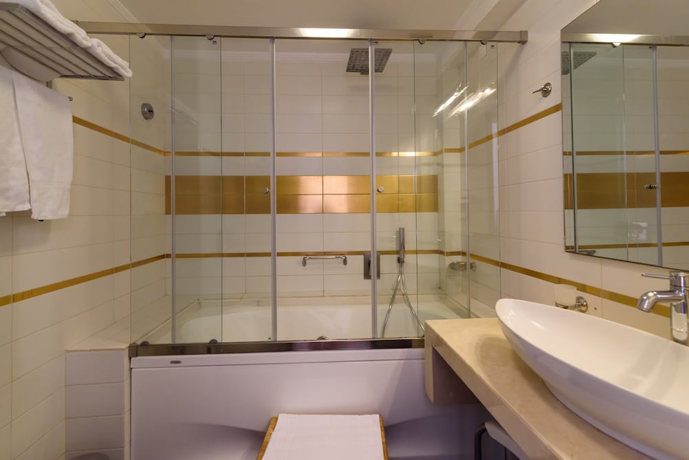 Suite - Photo 9