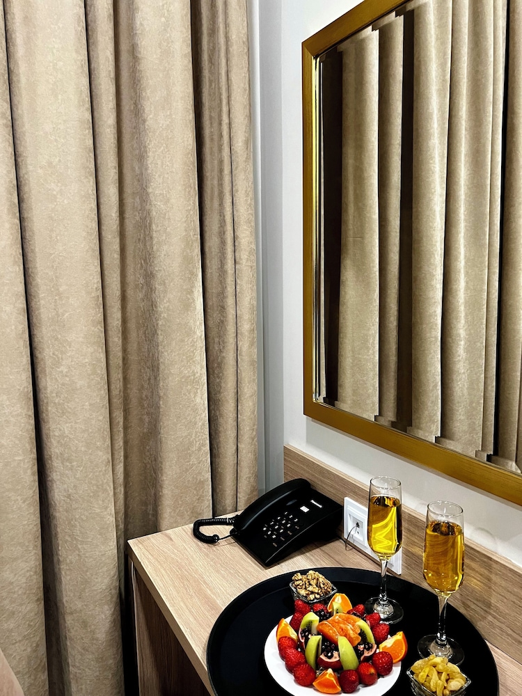 Deluxe Double Room - Photo 12