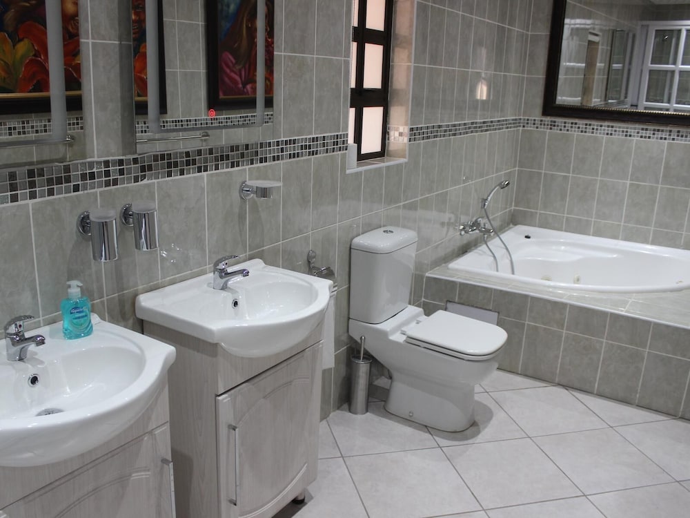 Deluxe Studio Suite photo 3