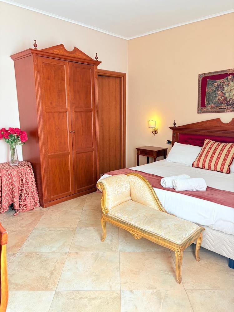 Superior Double or Twin Room - Photo 5