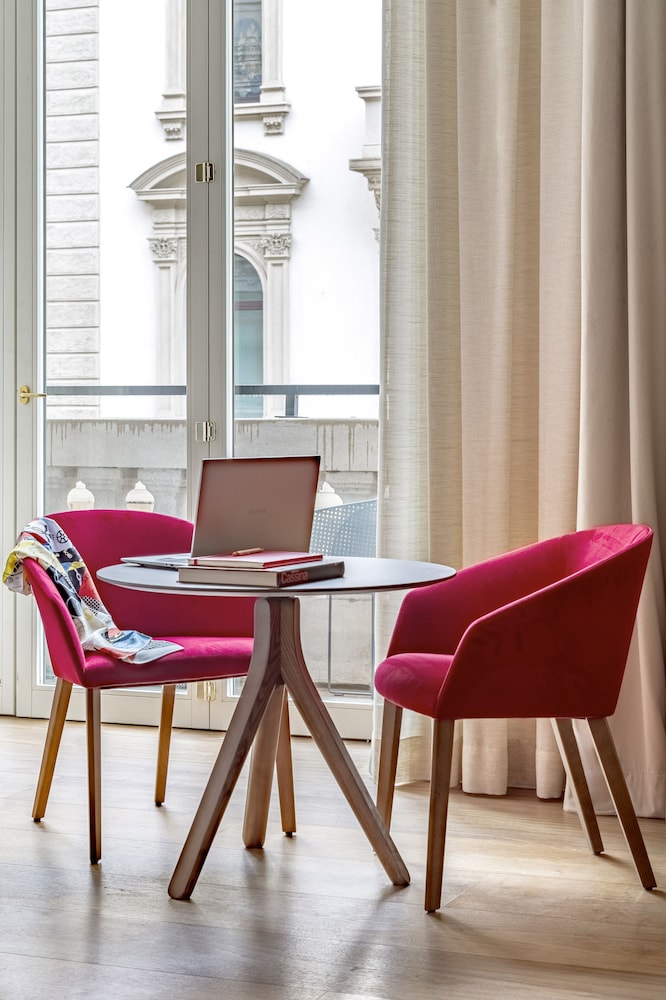 Premier Room, Balcony