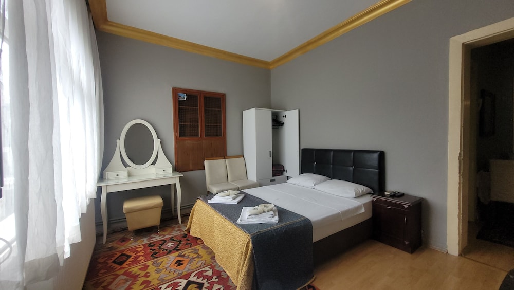 Three Bedroom Apartment - Annex Building photo 3
