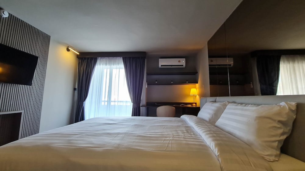 Deluxe Single Room, 1 Twin Bed, Non Smoking, City View photo 2