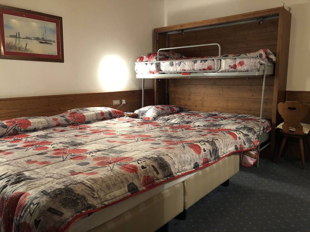 Standard Quadruple Room, Balcony, Garden View photo 3