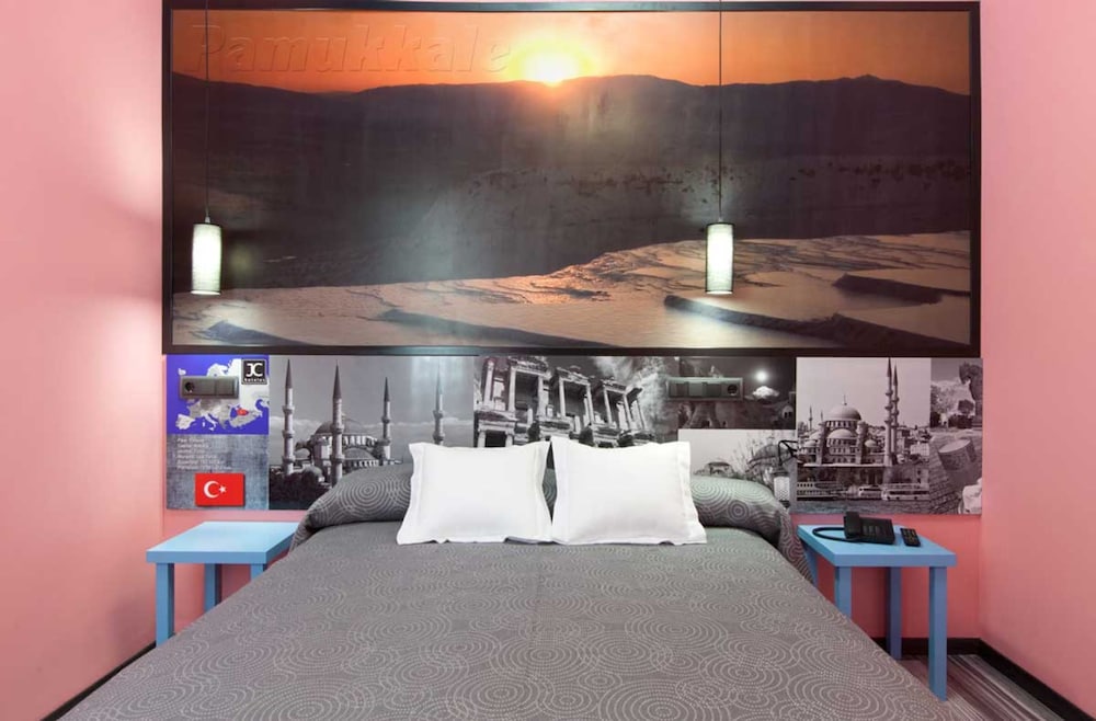 Standard Room, 1 Queen Bed