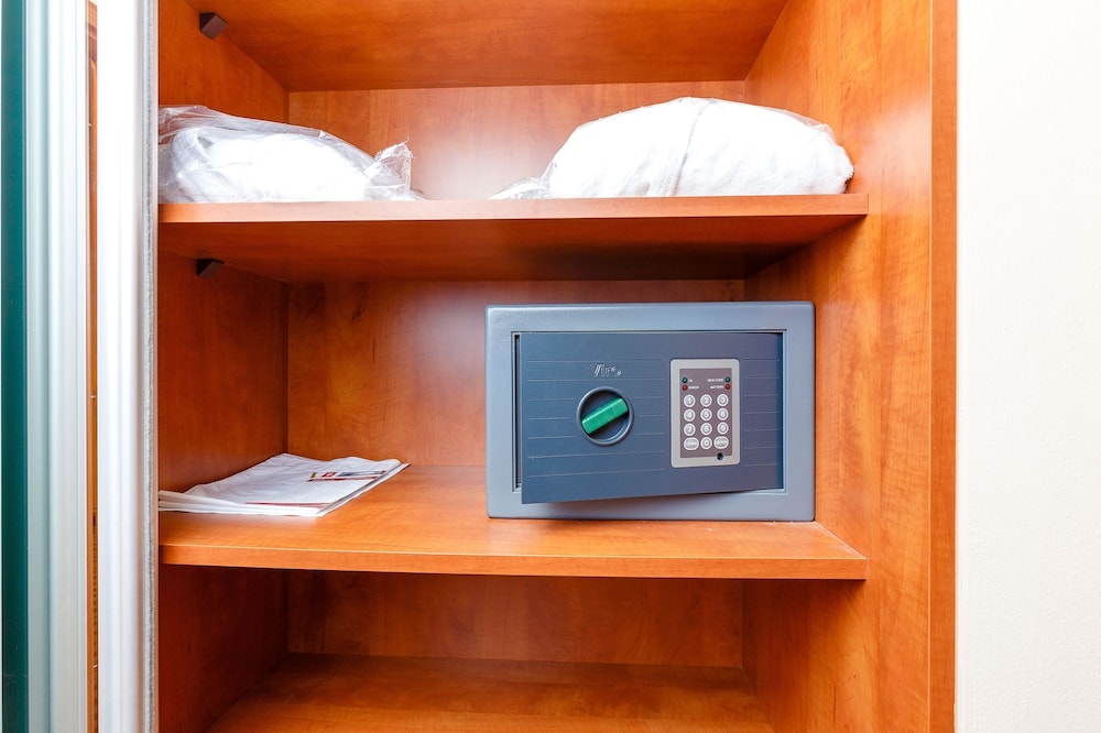 Double or Twin Room - Photo 4