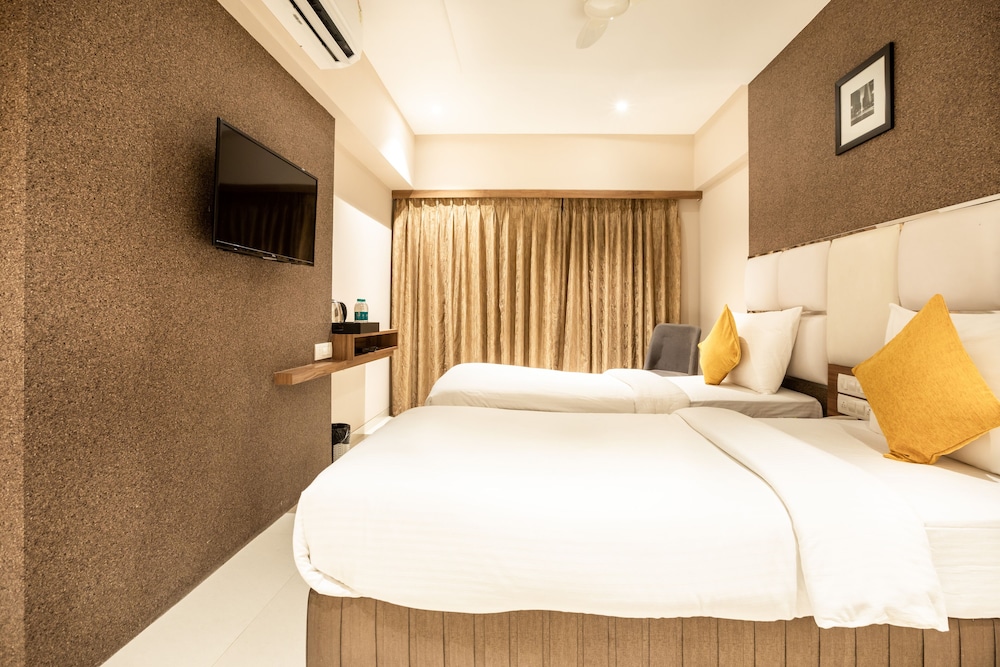 Premium Twin Room - Photo 6