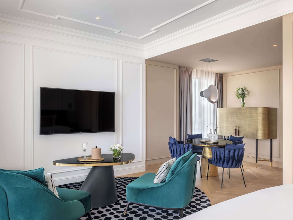 Junior Suite, 1 King Bed photo 2