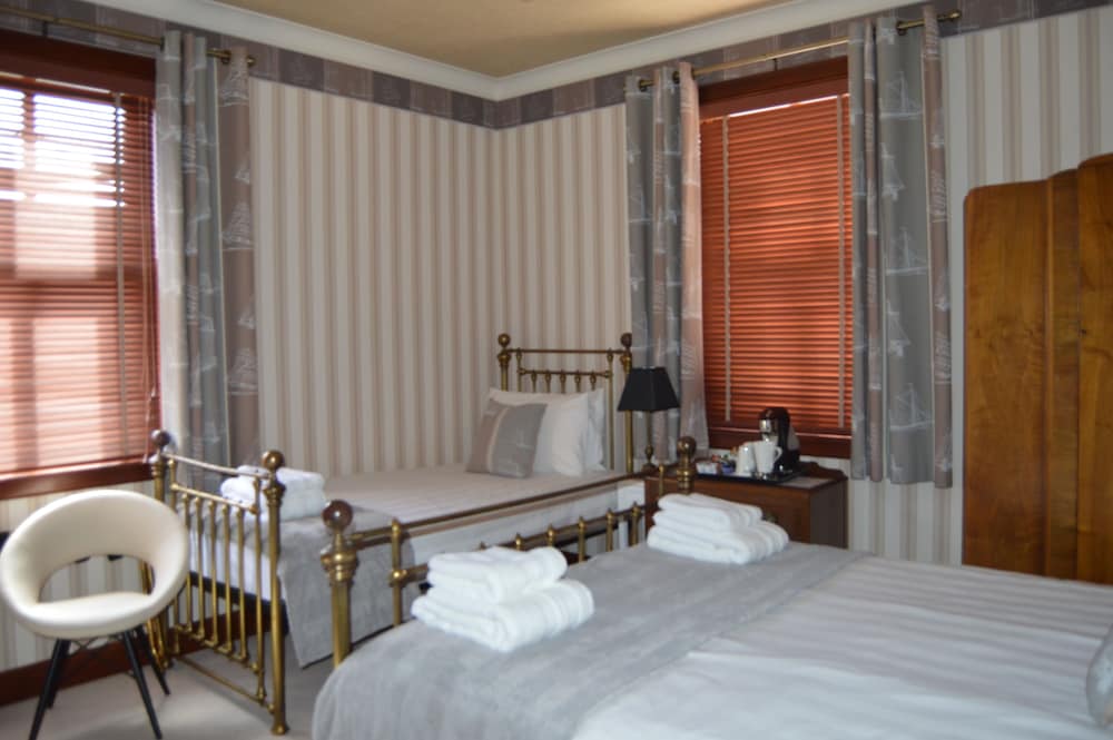 Double or Twin Room (Large) photo 3