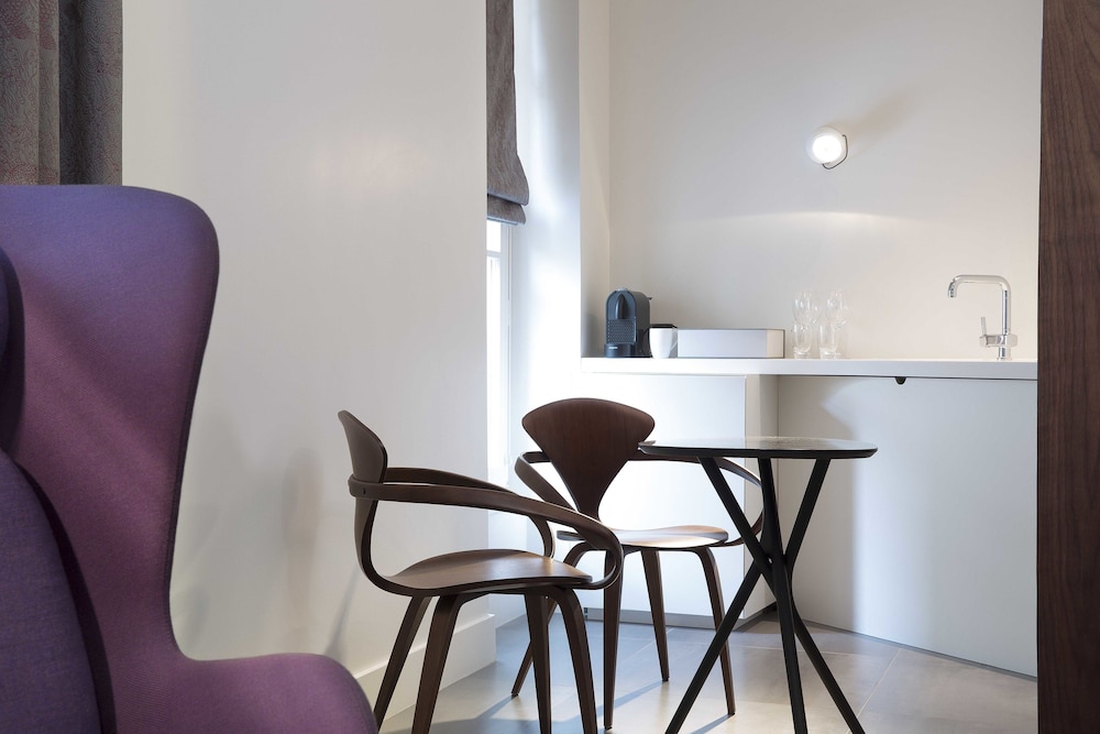 Two Adjacent Rooms thumbnail 6